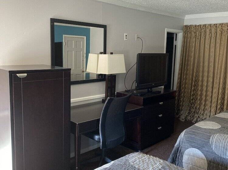 Colonial Manor Motel