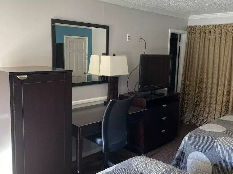 Colonial Manor Motel