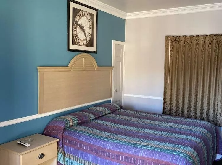 Colonial Manor Motel