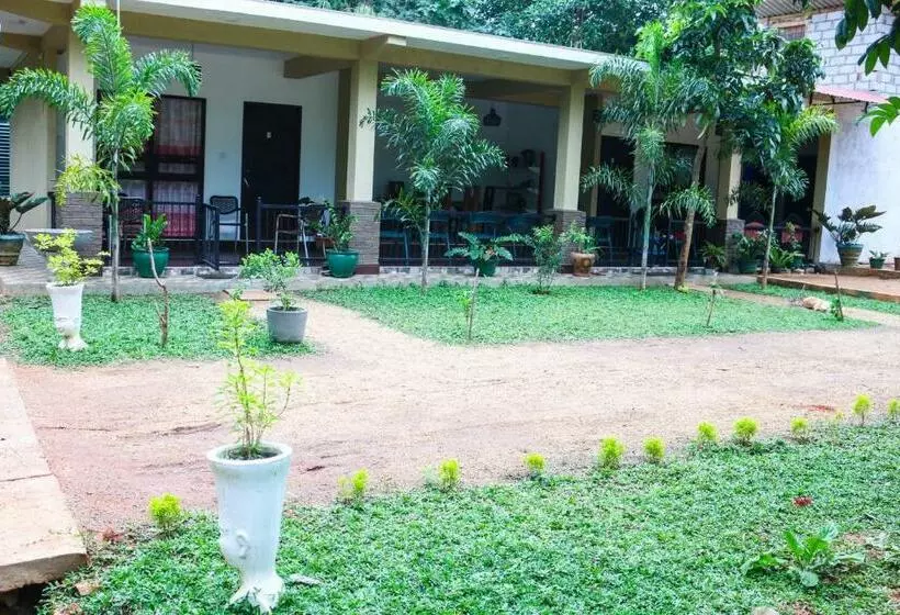 Hotel Bed & Bicycle Hostel Dambulla