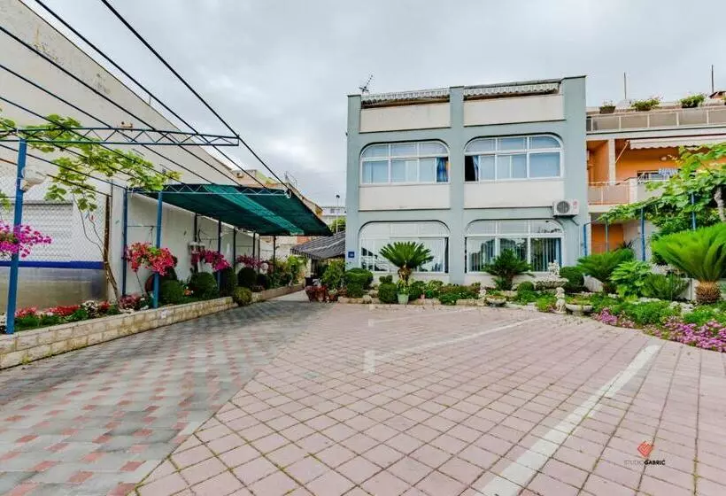 ホテル Guesthouse Rooms Split