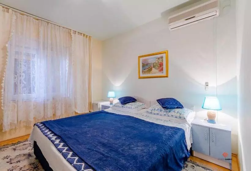 ホテル Guesthouse Rooms Split