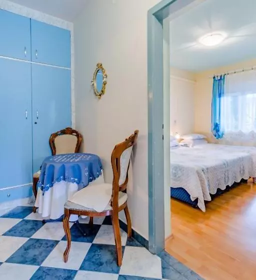 ホテル Guesthouse Rooms Split