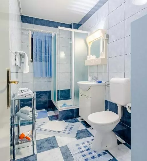 ホテル Guesthouse Rooms Split