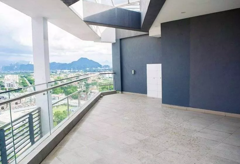 Hotelli The Octagon Ipoh By Plush