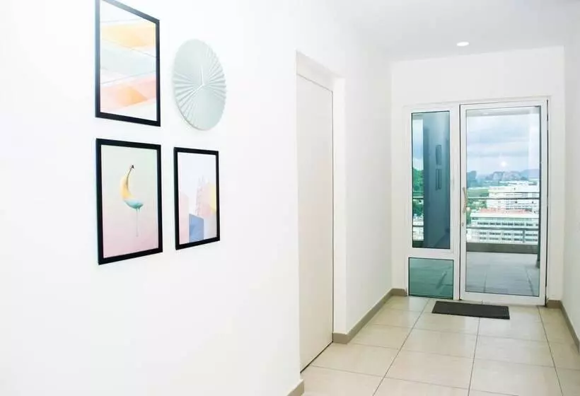 Hotelli The Octagon Ipoh By Plush