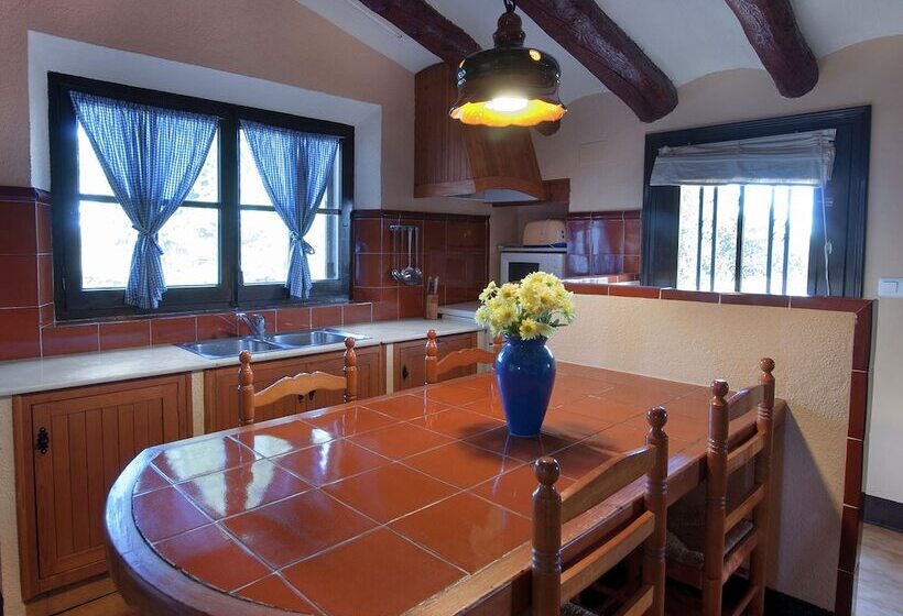 Cozy Cottage In Subirats With Swimming Pool