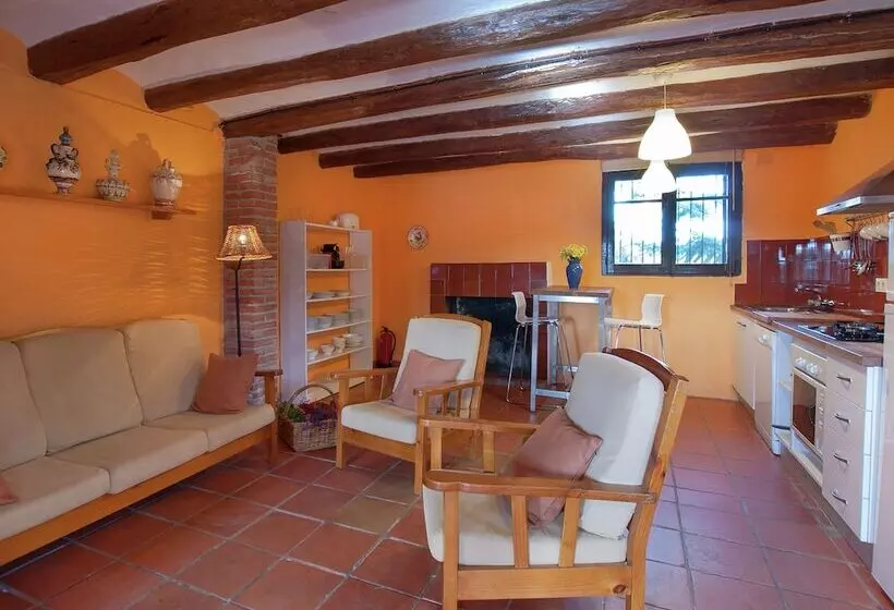 Cozy Cottage In Subirats With Swimming Pool