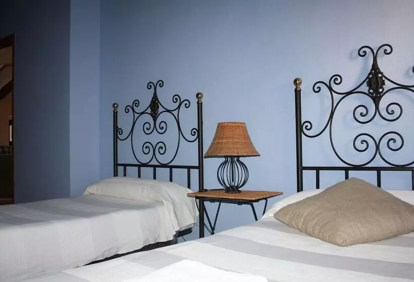 Cozy Cottage In Subirats With Swimming Pool