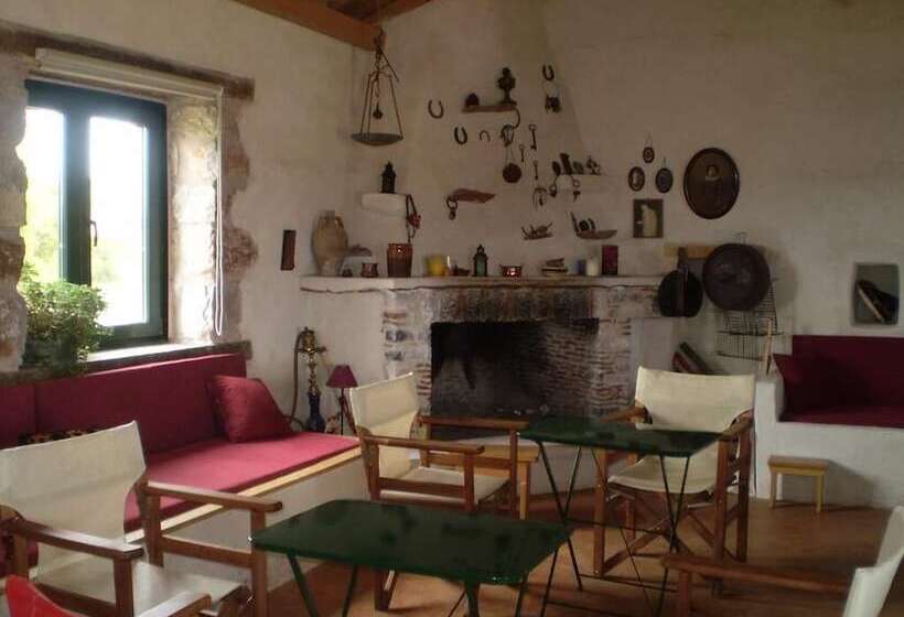 Отель Arachovitika Kalivia