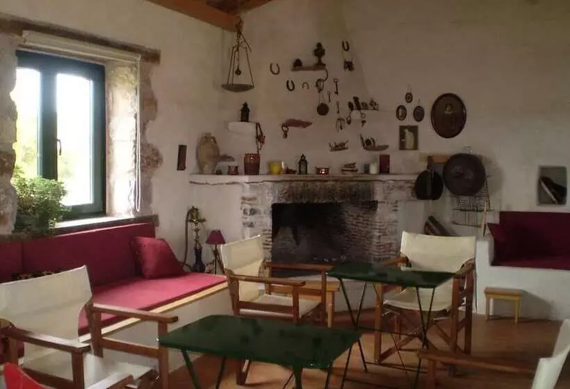 Hotelli Arachovitika Kalivia