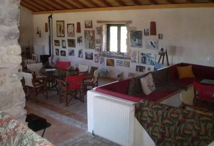 Hotelli Arachovitika Kalivia