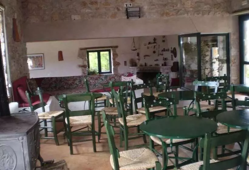 Hotelli Arachovitika Kalivia