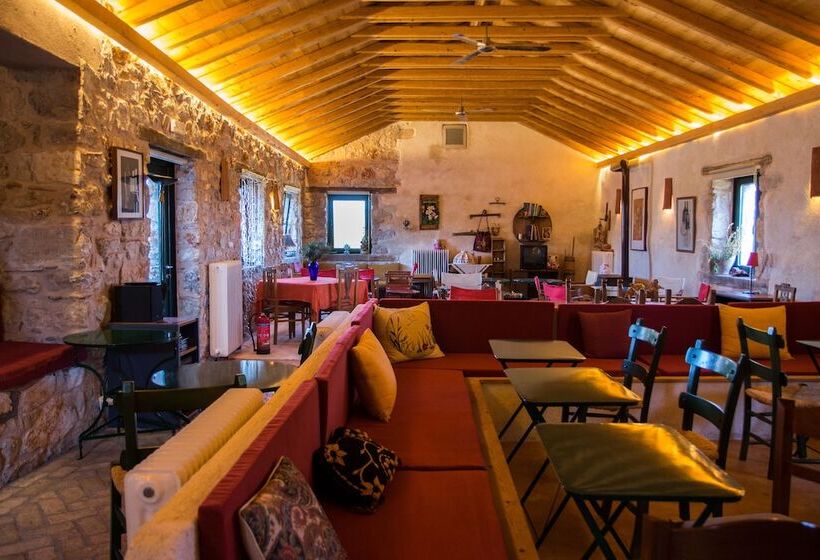 Отель Arachovitika Kalivia