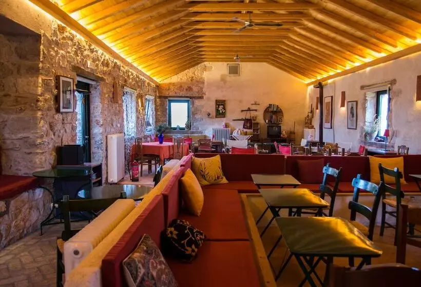 Hotelli Arachovitika Kalivia