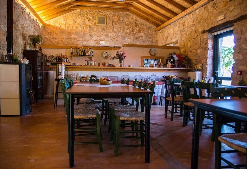 Отель Arachovitika Kalivia