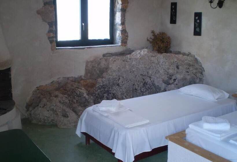 Отель Arachovitika Kalivia