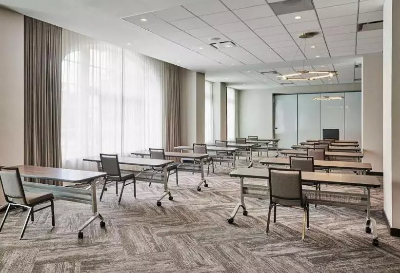 هتل Hyatt Place Chicago Medical/university District