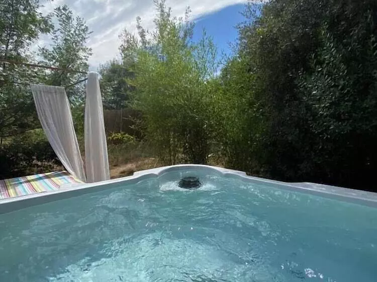 Hotelli Le Mas Cabanids