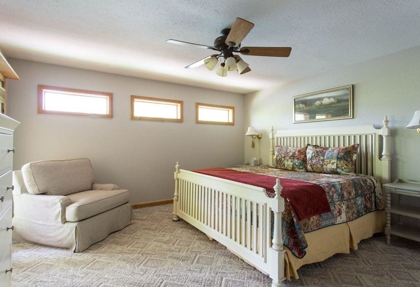 Mountain Lake Retreat