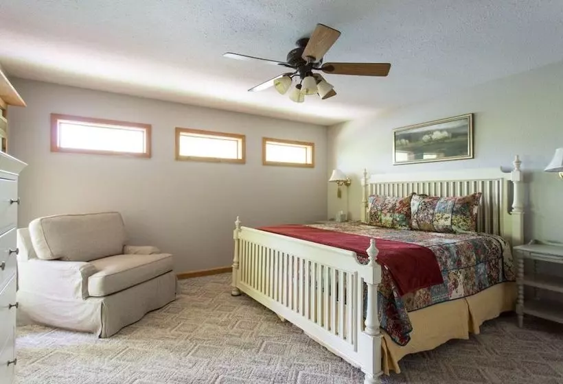 Mountain Lake Retreat