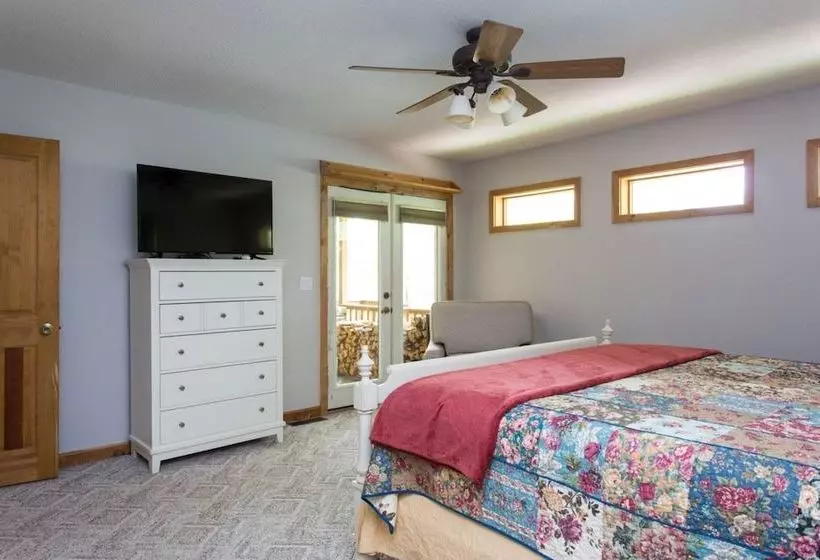 Mountain Lake Retreat