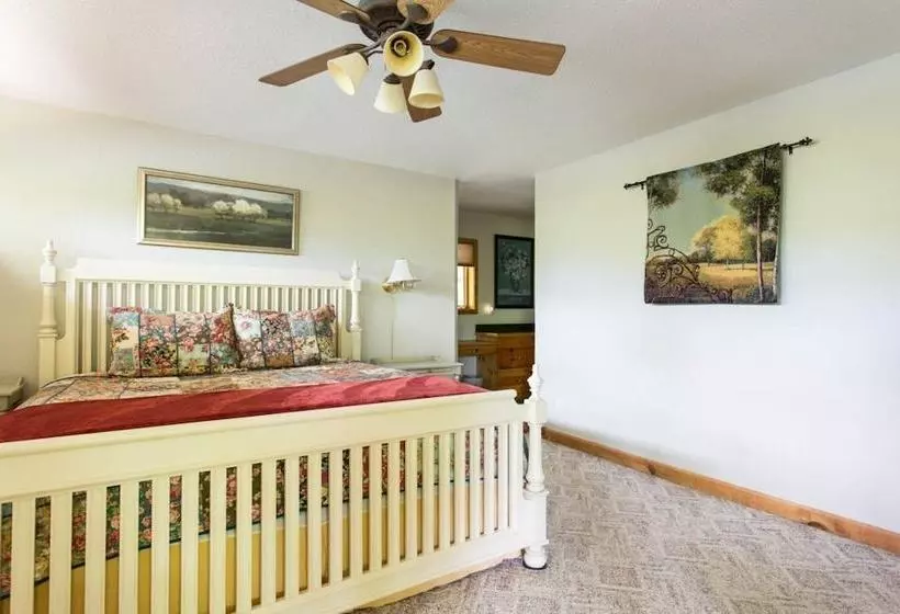 Mountain Lake Retreat