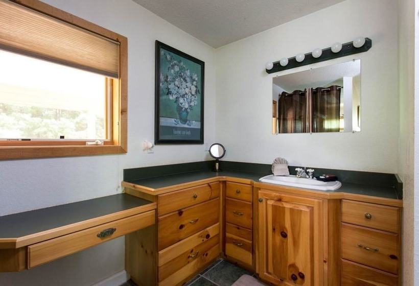 Mountain Lake Retreat