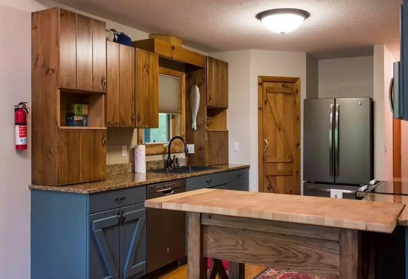 Mountain Lake Retreat