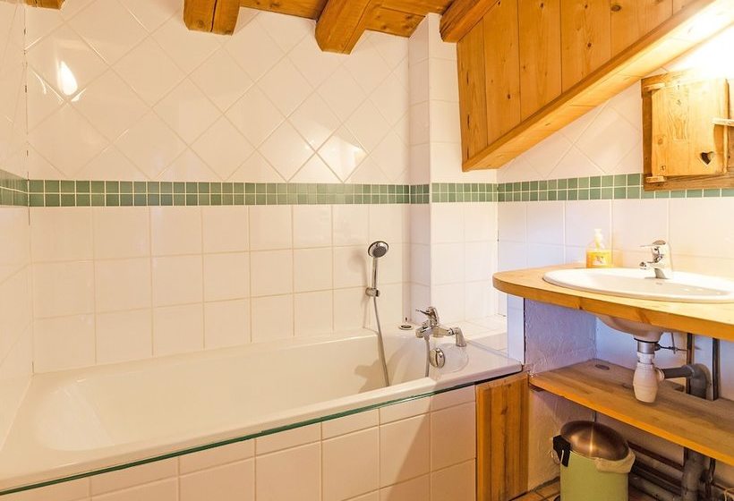 New And Modern Chalet Just 350 M From The Ski Lifts