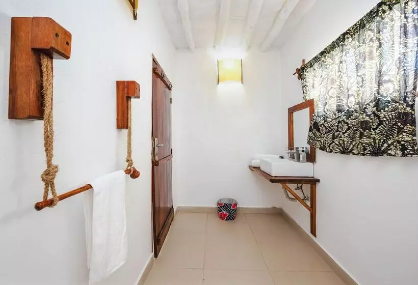 Majatalo Shanuo Beach Bungalows