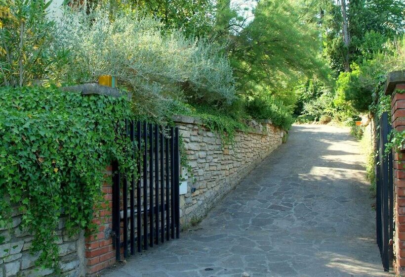 Traditional Tuscan Farmhouse In Lucca With Private Pool