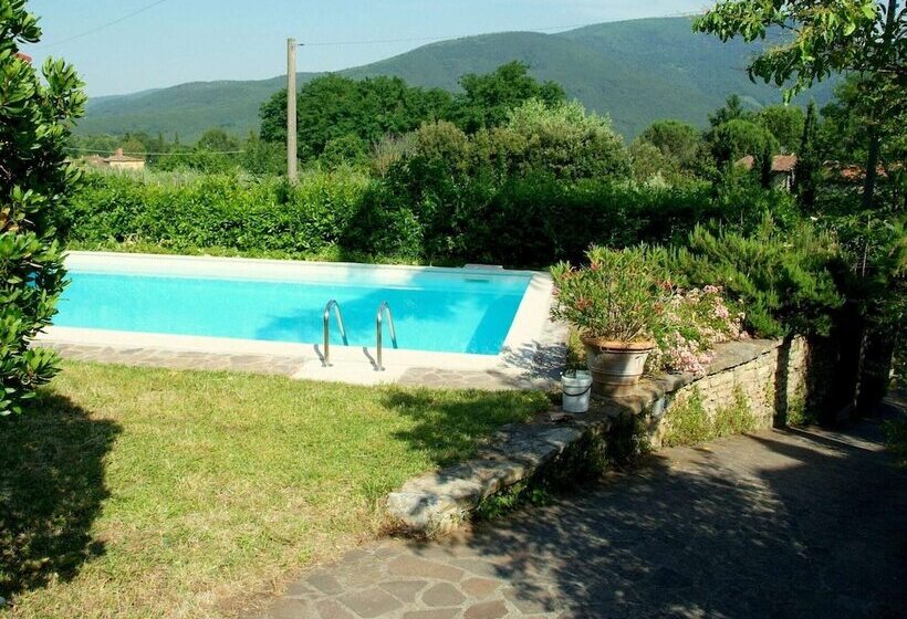 Traditional Tuscan Farmhouse In Lucca With Private Pool