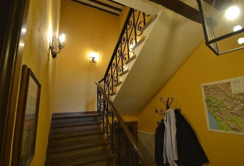 Traditional Tuscan Farmhouse In Lucca With Private Pool