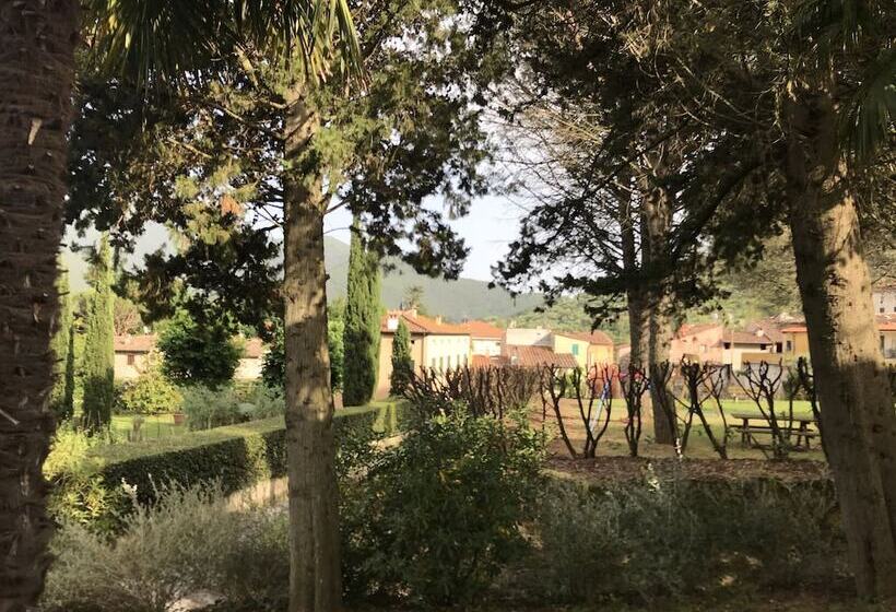 Traditional Tuscan Farmhouse In Lucca With Private Pool