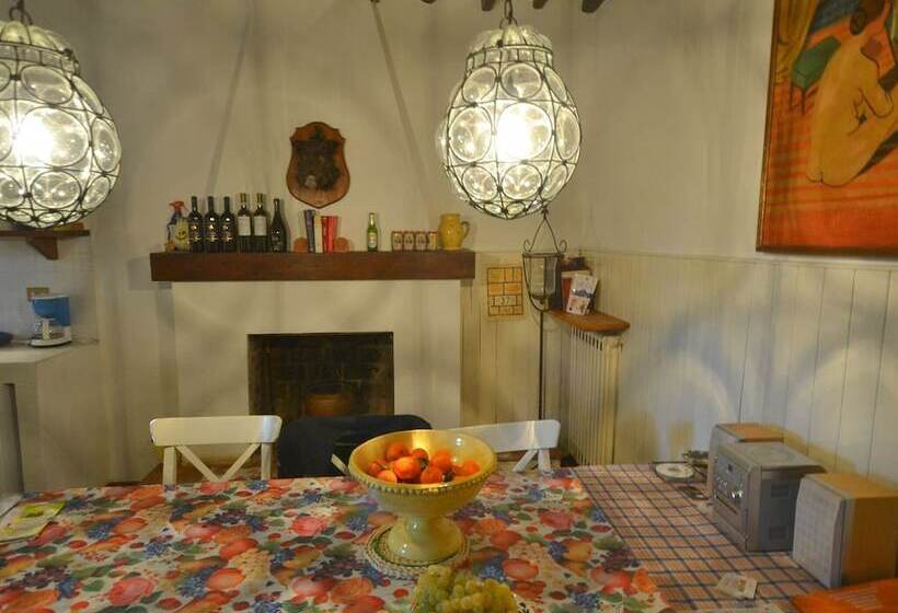 Traditional Tuscan Farmhouse In Lucca With Private Pool