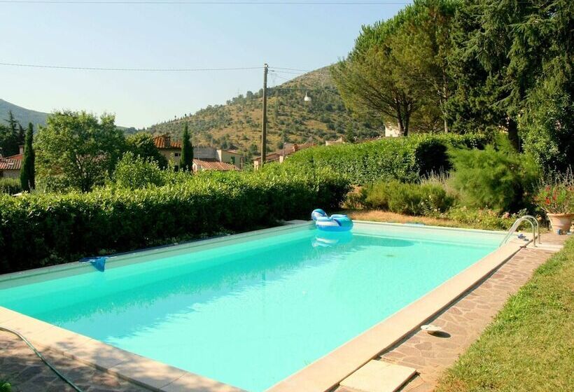 Traditional Tuscan Farmhouse In Lucca With Private Pool