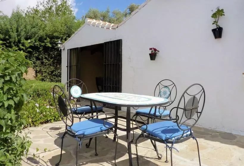 Traditionalfamily Cottage Steps Away From The Centre