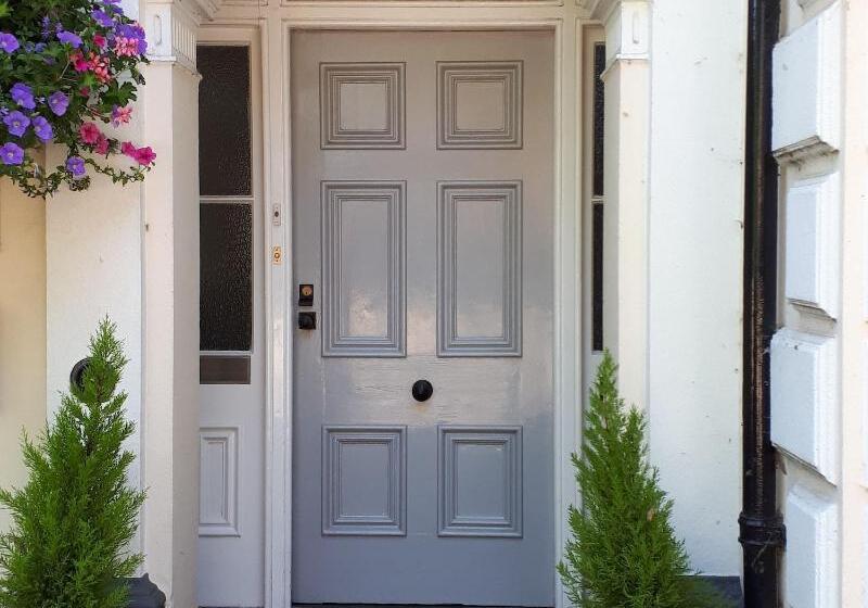 تختخواب و صبحانه Canterbury Lodge