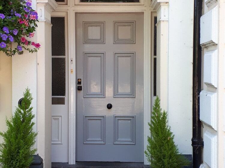 تختخواب و صبحانه Canterbury Lodge