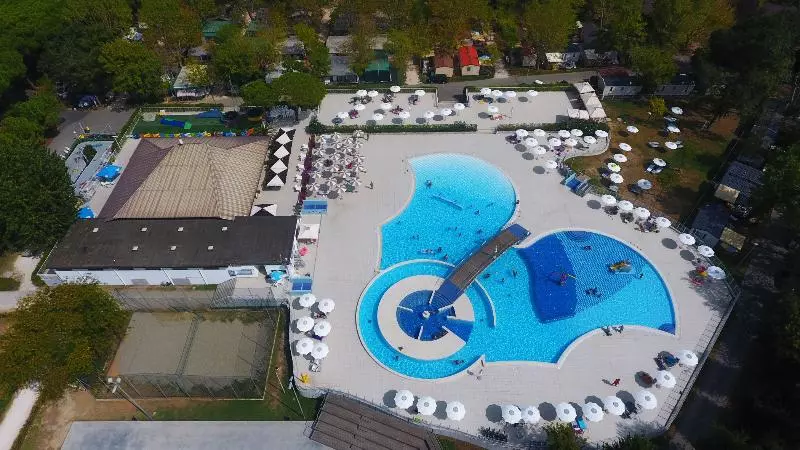 هتل Club Del Sole Adriano Family Camping Village