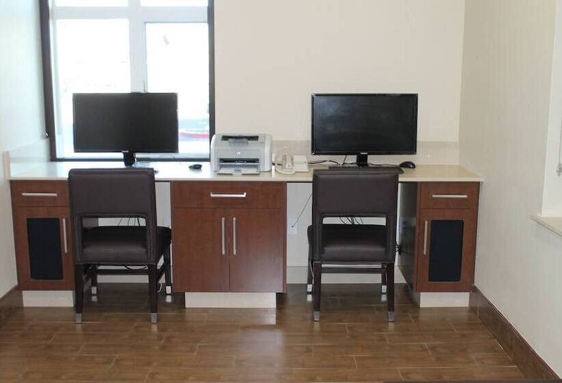 בית מלון כפרי Comfort Inn & Suites Lakewood By Jblm