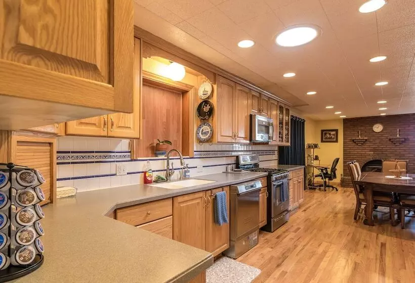 Majatalo Family Crash Pad Near Slc