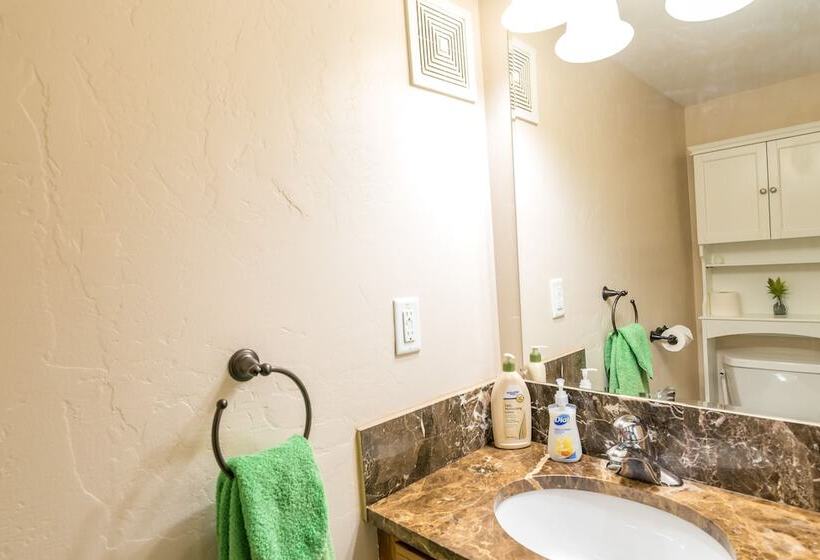 Пансион Family Crash Pad Near Slc