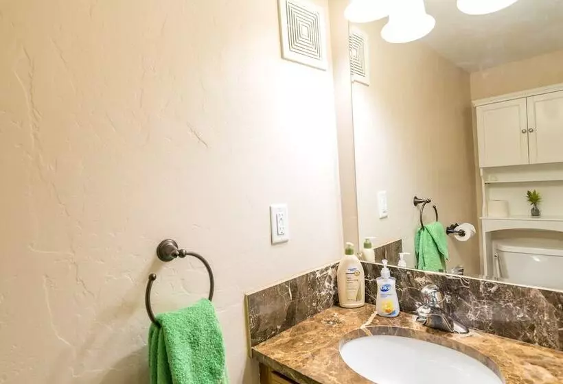 Majatalo Family Crash Pad Near Slc