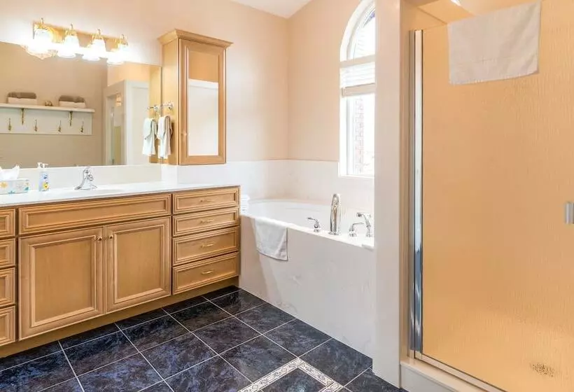 Majatalo Family Crash Pad Near Slc