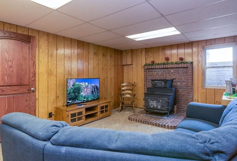 Пансион Family Crash Pad Near Slc