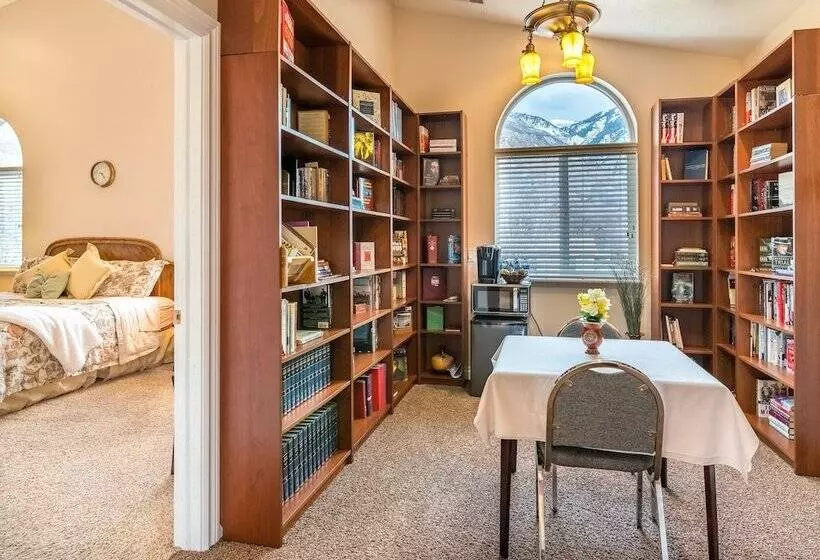 Majatalo Family Crash Pad Near Slc