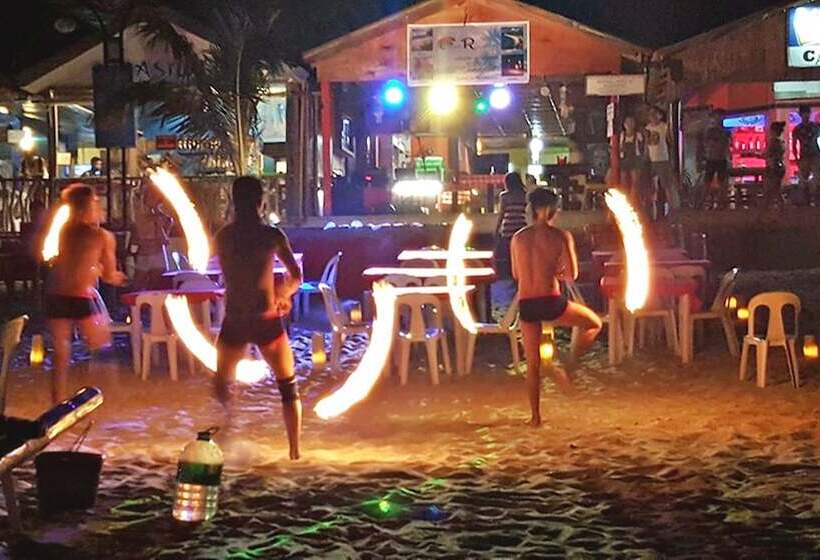 酒店 Finesse Residencia Bar And Restaurant