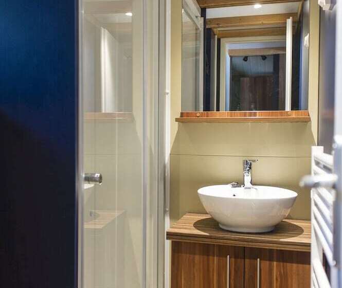 Отель Huttopia Beaulieu Sur Dordogne